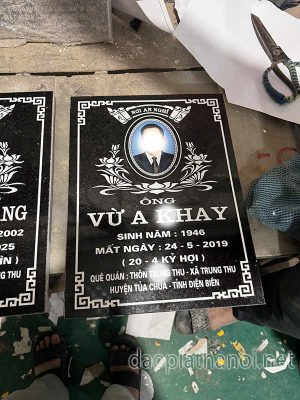 Khắc bia mộ Hà Nội giao về Điện Biên